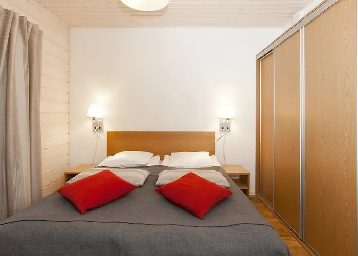 Club Yllaes And Daire *